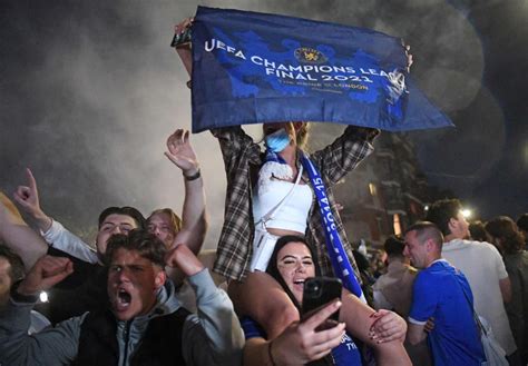 Chelsea fans celebrate into the night after Champions League win | The ...