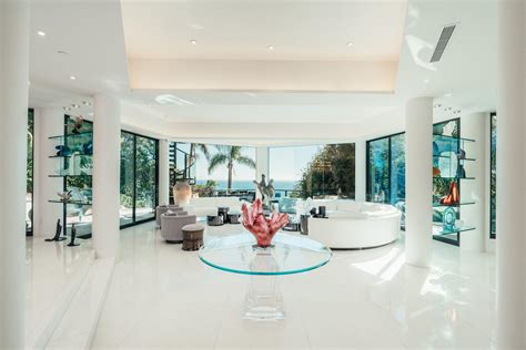 Inside a Magnificent All-White Mansion in Malibu | Home Journal