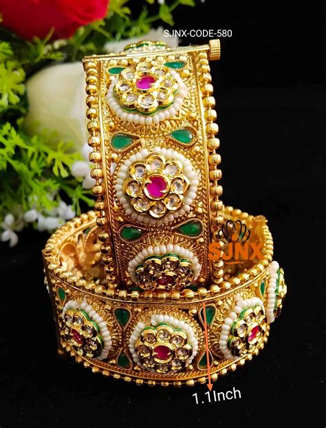 Gold Traditional Bridal Bangles Wedding Jewellery, Rs 4000 /pair | ID: 5679788062