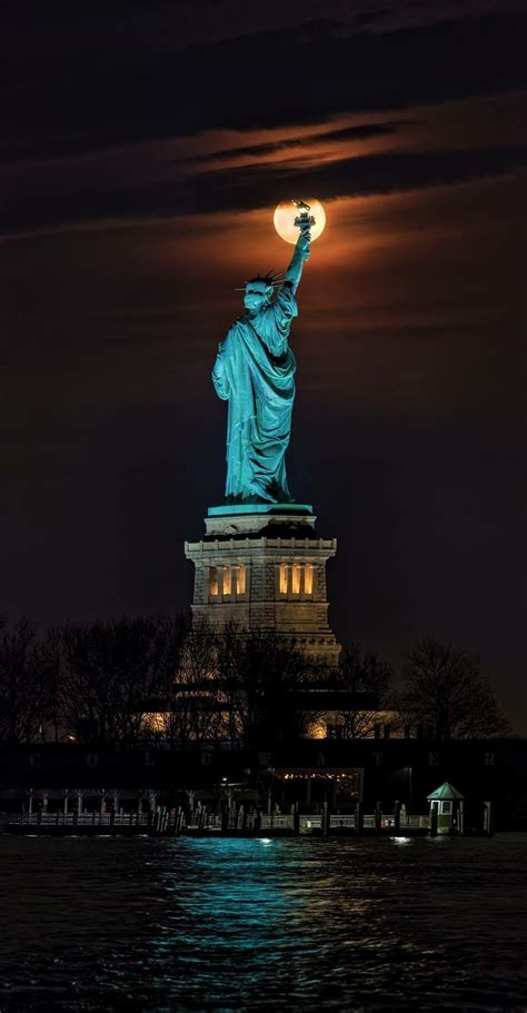 Statue of Liberty at Night Wallpapers - Top Free Statue of Liberty at ...