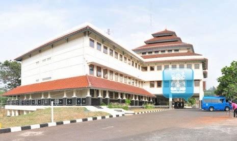 ITB, UI, UGM Kampus Terpopuler di Internet | Republika Online