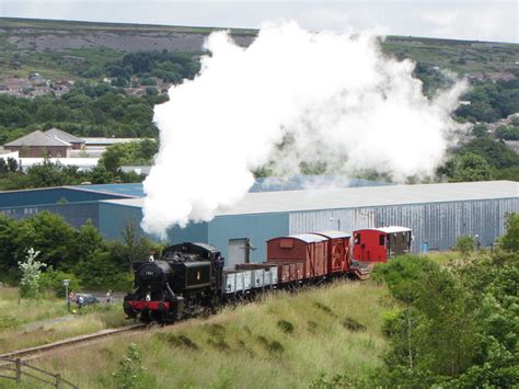 Pontypool & Blaenavon Railway © Gareth James cc-by-sa/2.0 :: Geograph Britain and Ireland