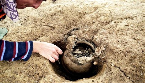 Method may solve mysteries of ancient human ashes in urns - Futurity