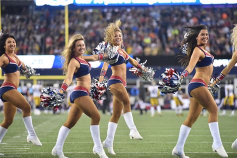 Cheerleaders Perform During Patriots-Steelers Game | Patriots ...