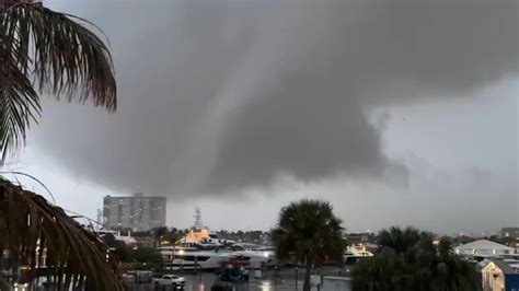 Tornado touches down in Fort Lauderdale shortly before 6 pm. A tornado ...