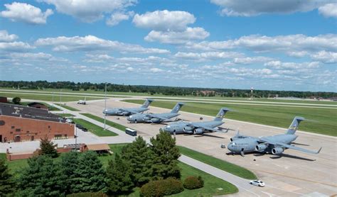 Scott AFB hosts Joint Base Charleston C-17s > Scott Air Force Base > News