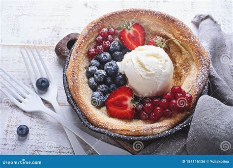 Dutch baby with berries stock photo. Image of pancake - 154116136