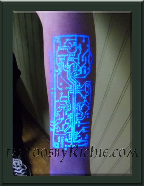 UV Blacklight Circuit Board Tattoo | Circuit tattoo, Uv tattoo, Circuit board tattoo