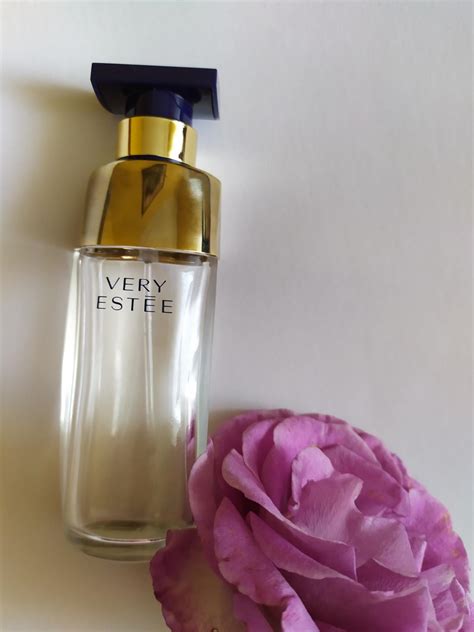 Very Estee Estée Lauder perfume - a fragrance for women 2012