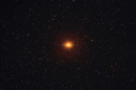 Betelgeuse, la estella gigante que está perdiendo su color sin remedio