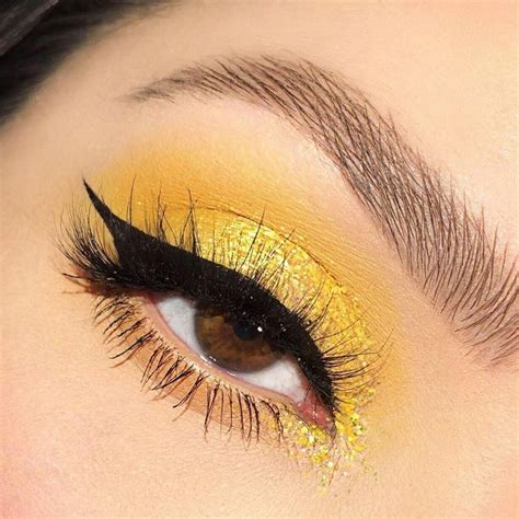 Learn more about makeup & nails #eyemakeuplook in 2020 | Eyeshadow makeup, Yellow eye makeup ...