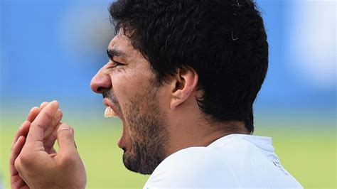 Uruguay's Luis Suárez's World Cup Biting Incident Is Latest In String ...