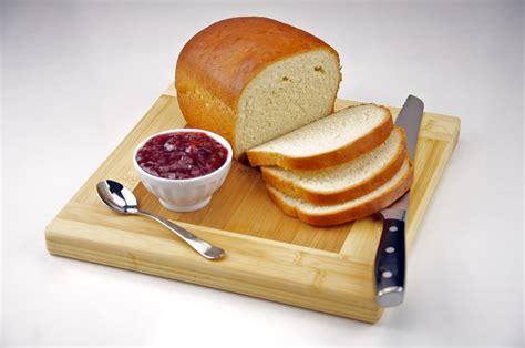 File:Homemade White Bread with Strawberry Jam.jpg - Wikimedia Commons