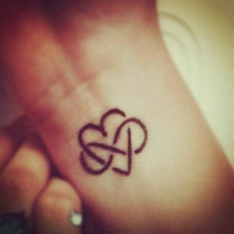 Coeur infini | Tatouage infini, Tatouage amoureux et Tatouages mignons