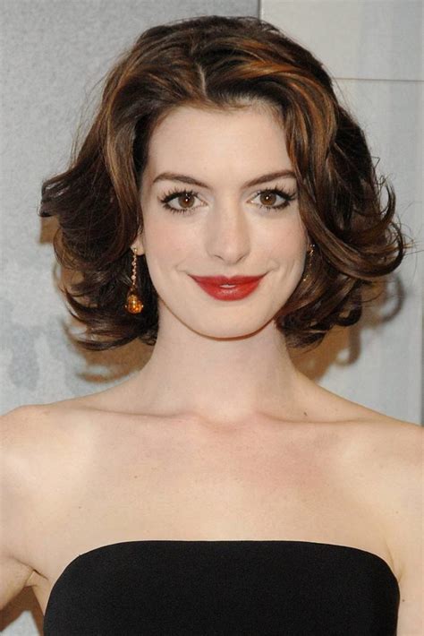 Anne Hathaway Haircut - 35 Anne Hathaway's Stylish Hair Looks - Haircuts & Hairstyles 2021