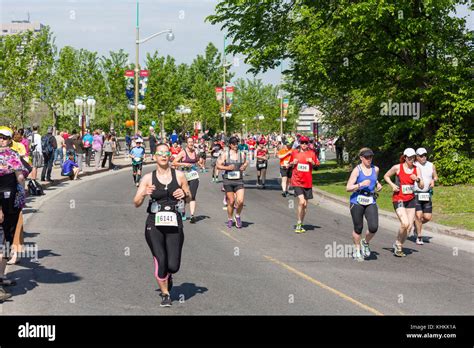 Runners at the Ottawa Marathon Stock Photo - Alamy