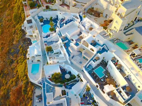 How to have the perfect Santorini Honeymoon | Greece Travel Secrets