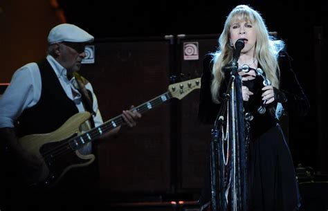 Fleetwood Mac News: REVIEW | PHOTOS: Fleetwood Mac Live in Toronto at Air Canada Centre April 16 ...