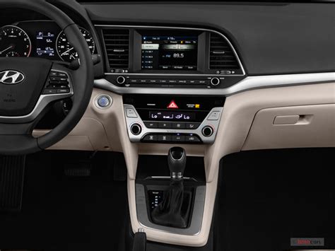 2018 Hyundai Elantra: 192 Interior Photos | U.S. News