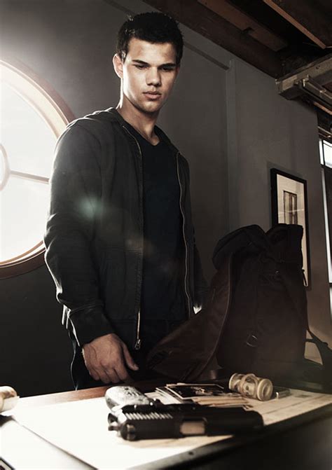 new abduction pic - Taylor Lautner Photo (25313270) - Fanpop