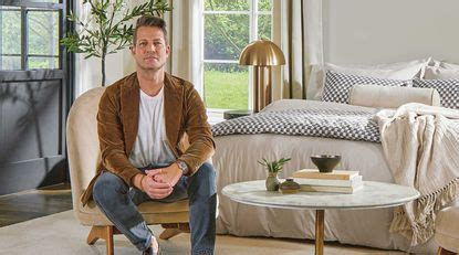 Nate Berkus has a genius trick to make a King size pillowcase fit a ...