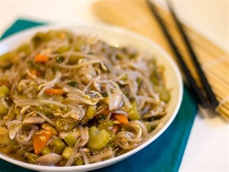 Vegetarian Chinese mushroom chop suey recipe with bean sprouts ...