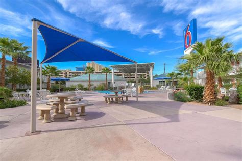 Motel 6 Las Vegas Tropicana Hotel (Las Vegas (NV)) - Deals, Photos & Reviews