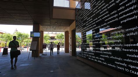 Stanford business school to MBAs: Easy on the start-ups