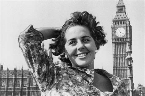 First woman Commons Speaker Betty Boothroyd dies - BBC News