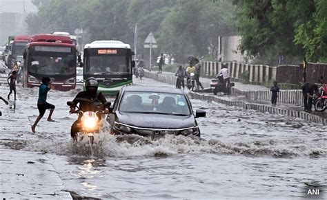 Arvind Kejriwal Cancels Officers' Sunday Off As Heavy Rain Chokes Delhi