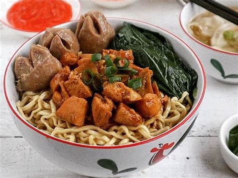 2 Resep Mie Ayam Jamur Kancing Enak dan Lezatnya Pas di Lidah | Resep Istimewa