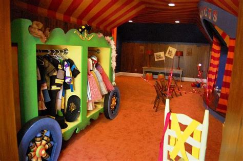 love, love, love the circus train. Circus Themed Bedroom, Disney Themed ...