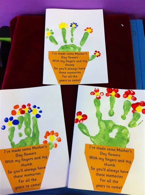 Mother's Day cards Children's handprint in green to make the base of ...