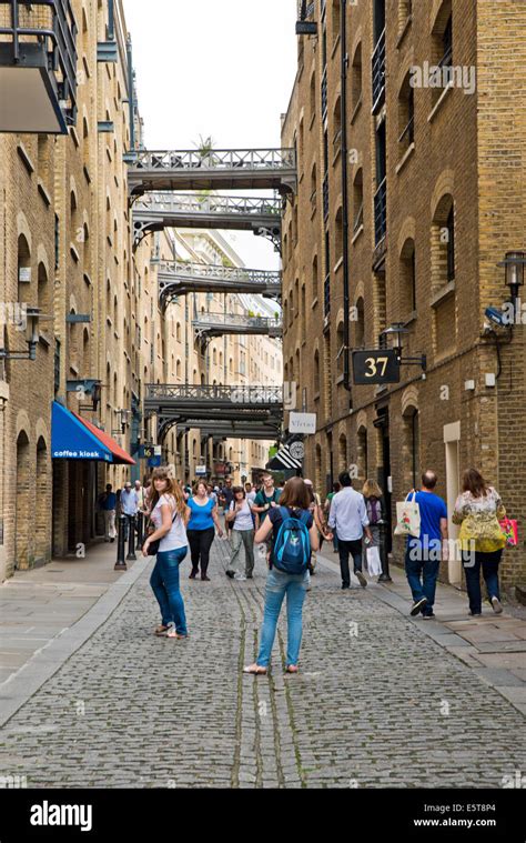 Street View of Tourist in Southwark London UK Stock Photo - Alamy