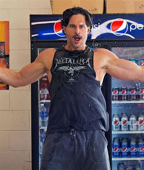 Joe Manganiello Rocks Blue Hairdo & Reads Thirst Tweets: Watch ...