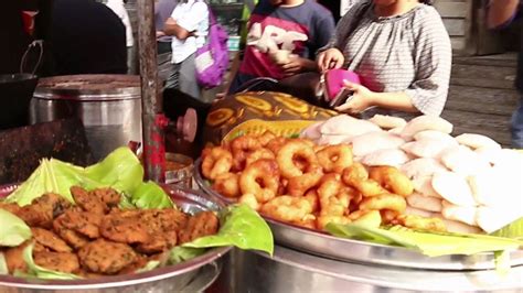 Indian Street Food - Street Food in Mumbai - Medu Vada, Idli, Dal Vada - YouTube