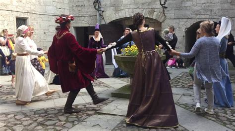 Medieval dance teaching Schiarazula Marazula | Medieval, Dance routines ...