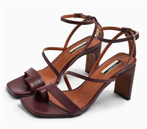 Best Toe Loop Sandals: Women’s Styles to Replace Your Thong Flip Flops – Footwear News