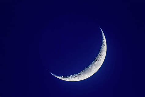 4-day Old Waxing Crescent Moon In Blue Photograph by Alan Dyer - Pixels