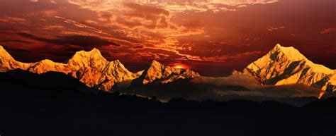 Experience Sunrise Over Kanchenjunga with Your Family