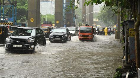 IN PHOTOS: IMD issues ’red’ alert for Mumbai amid heavy downpour