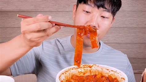 MUKBANG SPICY TTEOKBOKKI - BY: HONG SOUND - YouTube