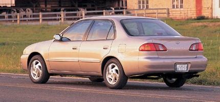 1998 Toyota Corolla LE - First Test - Motor Trend Magazine