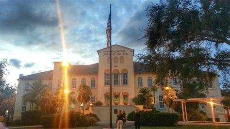 Heading into Dreyfoos School of the Arts for a tour - @aGuyOnClematis