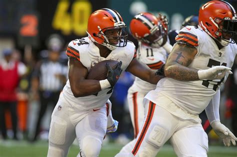 Browns Nick Chubb Makes Chargers Derwin James Look Silly on 41 Yard ...