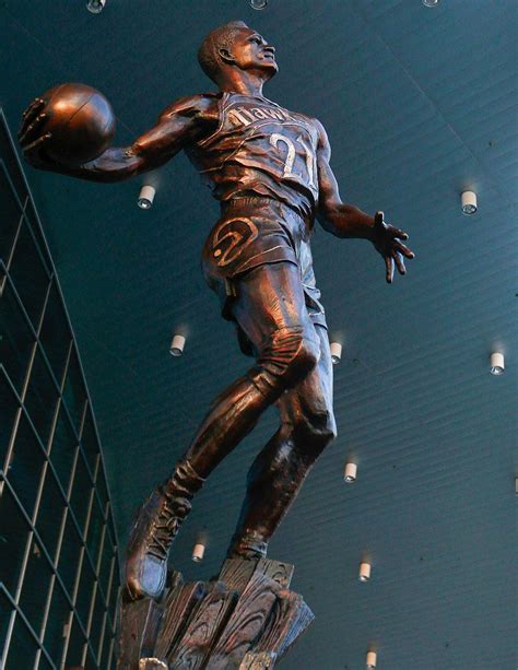 Legend Dominique Wilkins : A statue of NBA Legend Dominique Wilkins is ...