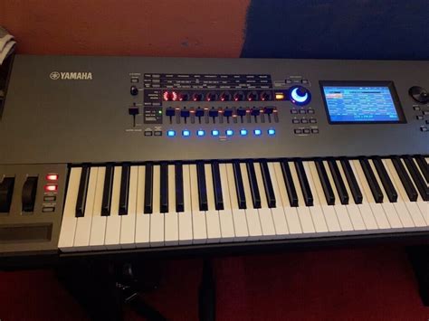 Yamaha Montage 8 - pristine condition and only used for several hours ...