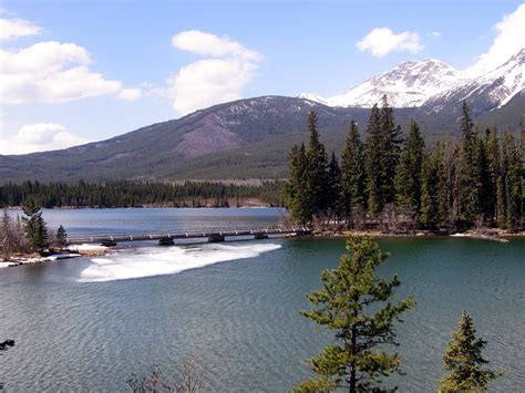 Pyramid Lake Island Bridge, Jasper National Park | Pyramid L… | Flickr