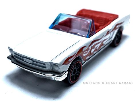 Hot Wheels 65 Ford Mustang Convertible Series 2018 HW Flames 5 Pack (สีขาว) 1:64