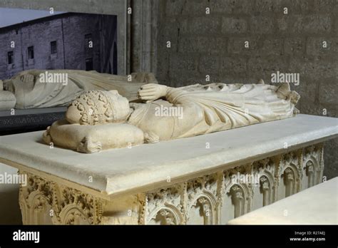 Popes tomb hi-res stock photography and images - Alamy